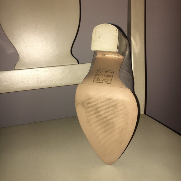 ALDO, Size 6, Suede, Two-Tone Grey & White, Strap Buckle, 4.5" Block Heels - Picture 8 of 12